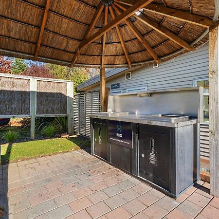 Tasman Holiday Parks - Te Anau Ngoại thất bức ảnh Outdoor kitchen