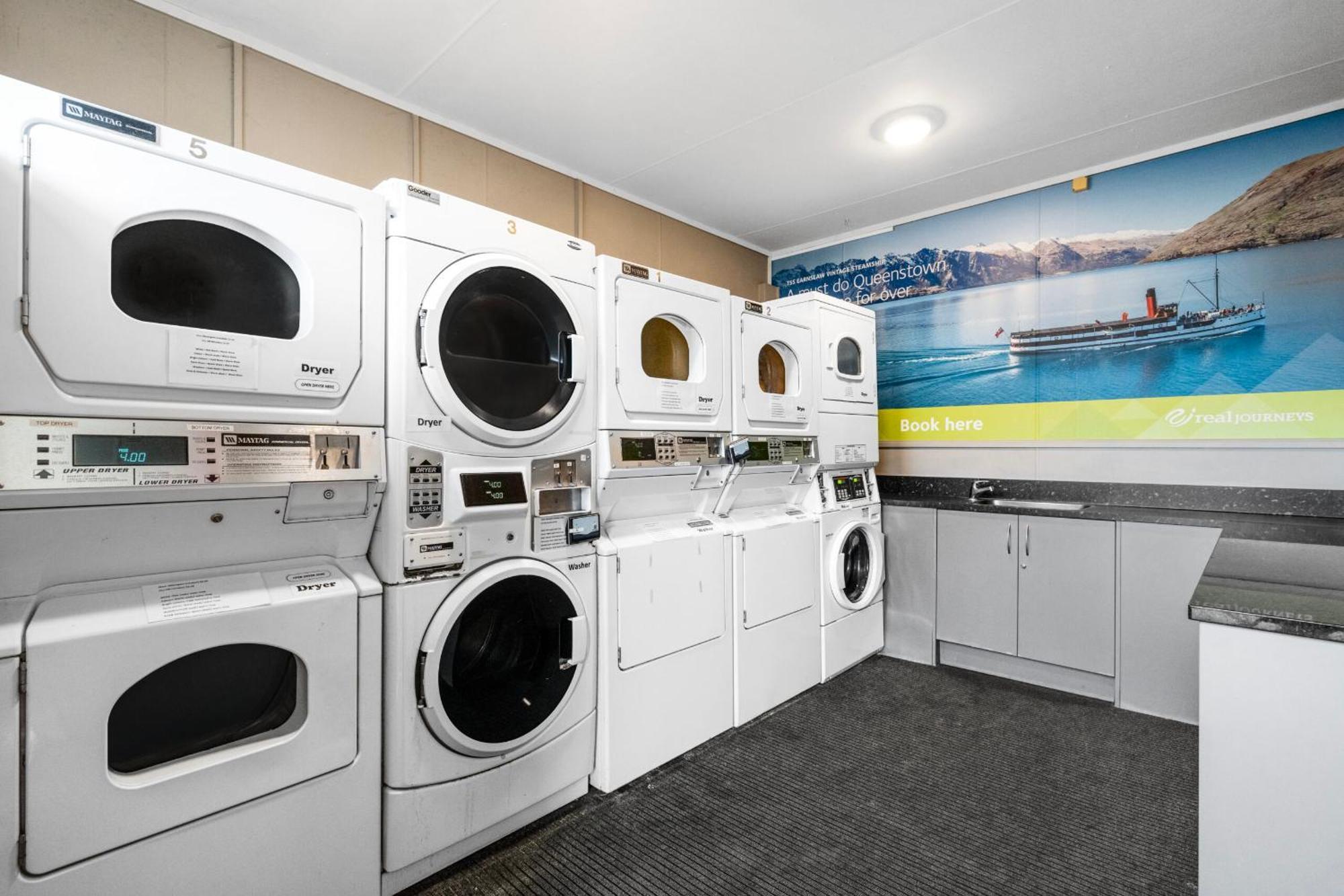 Tasman Holiday Parks - Te Anau Ngoại thất bức ảnh Laundry facilities at the University of Waikato's E H Whitmore House