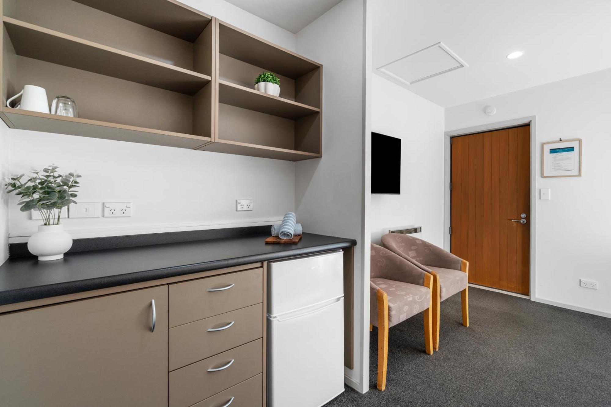 Tasman Holiday Parks - Te Anau Ngoại thất bức ảnh A typical room at the hospital