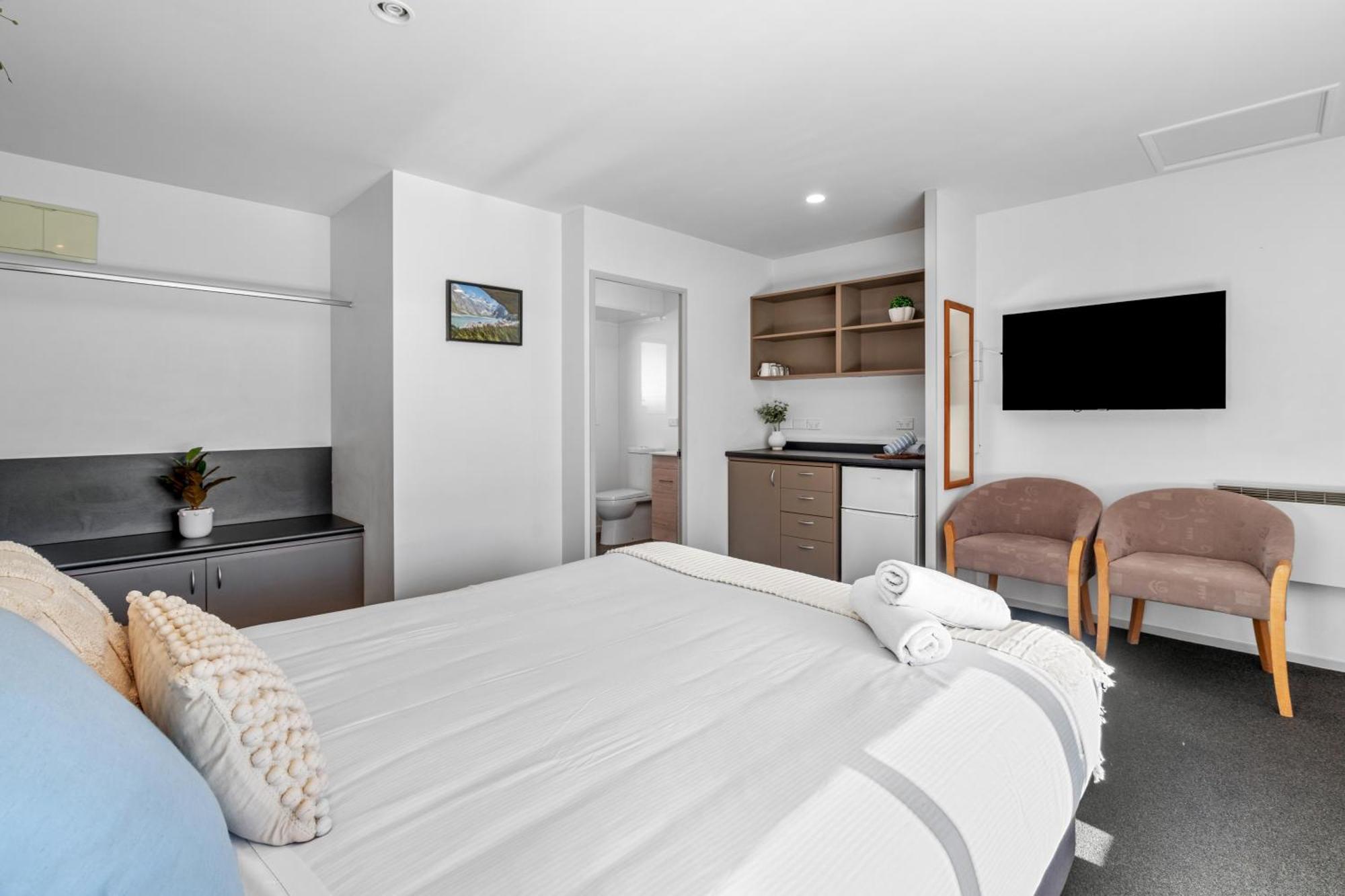 Tasman Holiday Parks - Te Anau Ngoại thất bức ảnh A typical studio apartment